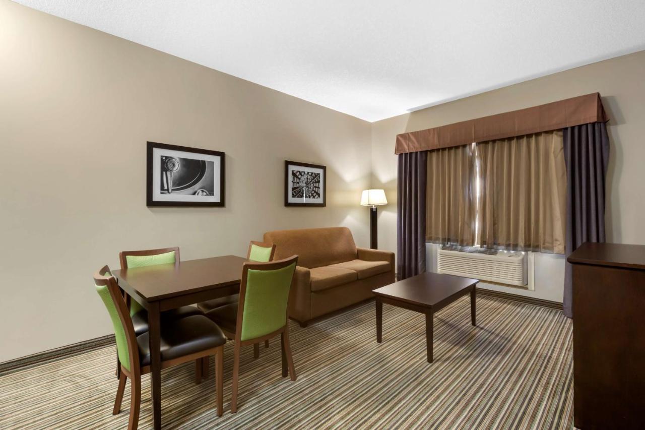 Hotel Western Saskatchewan & 3*