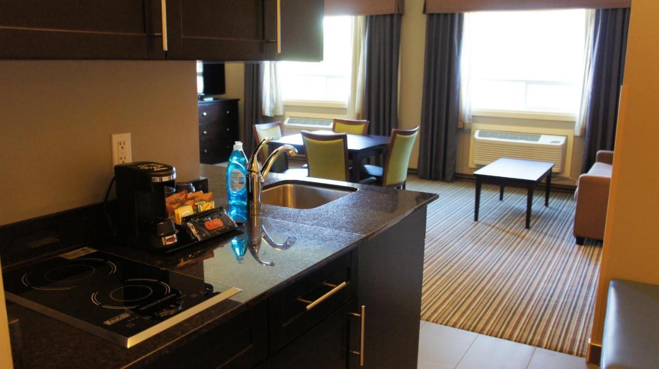 Western Saskatchewan & Hotel 3*